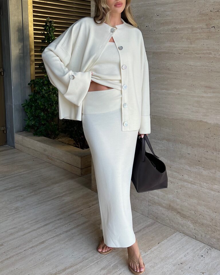 Set 3 món nữ gồm áo cardigan dệt kim dài tay, áo hai dây và chân váy dài — Bộ 3 chiếc màu hồng, Bộ 3 món màu nâu, Bộ 3 món mơ chi tiết 39