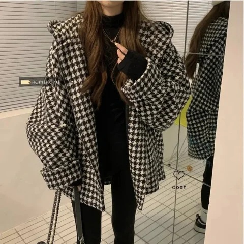 Chaqueta de béisbol con capucha estilo casual con estampado de pata de gallo para mujer, estilo holgado y adelgazante, tendencia de principios de otoño 2024