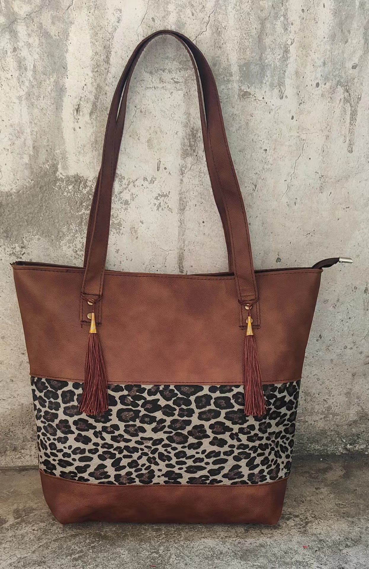 Women's Medium All Seasons Pu Leather Leopard Fashion Square Zipper Tote Bag display picture 4