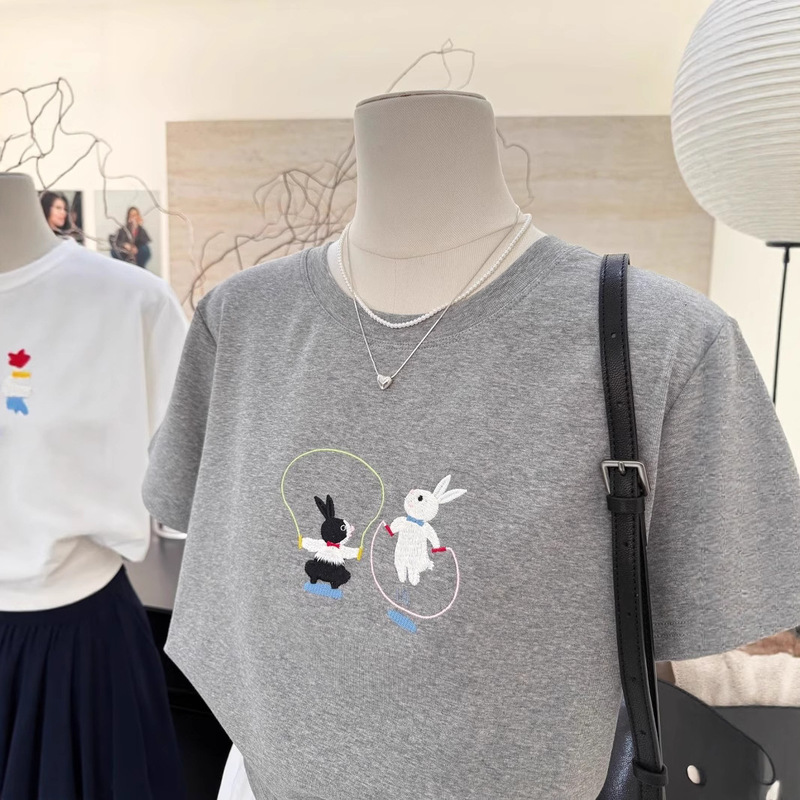 Extras Size 120.00kg Summer Wide Loosen Shoulder Short-sleeved T-shirt Heavy Industry Rope Skipping Rabbit Embroidered Girl Round Neck Base T-shirt Extras Size 120.00kg Summer Wide Loosen Shoulder Short-sleeved T-shirt Heavy Industry Rope Skipping Rabbit Embroidered Girl Round Neck Base T-shirt