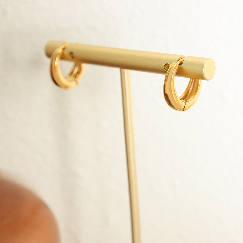 Francés ins estilo nicho luz diseño de lujo elegante en forma de C simple básica todo-Partido pendientes de acero de titanio pendientes joyería para las mujeres