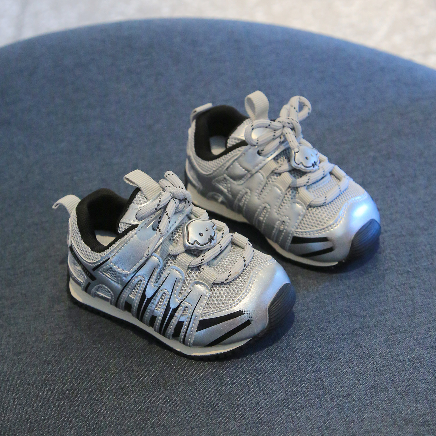 Zapatos para bebés primavera y otoño nuevos zapatos deportivos transpirables de primavera para niños de 1 a 3 años de edad zapatos de paso ligeros antideslizantes