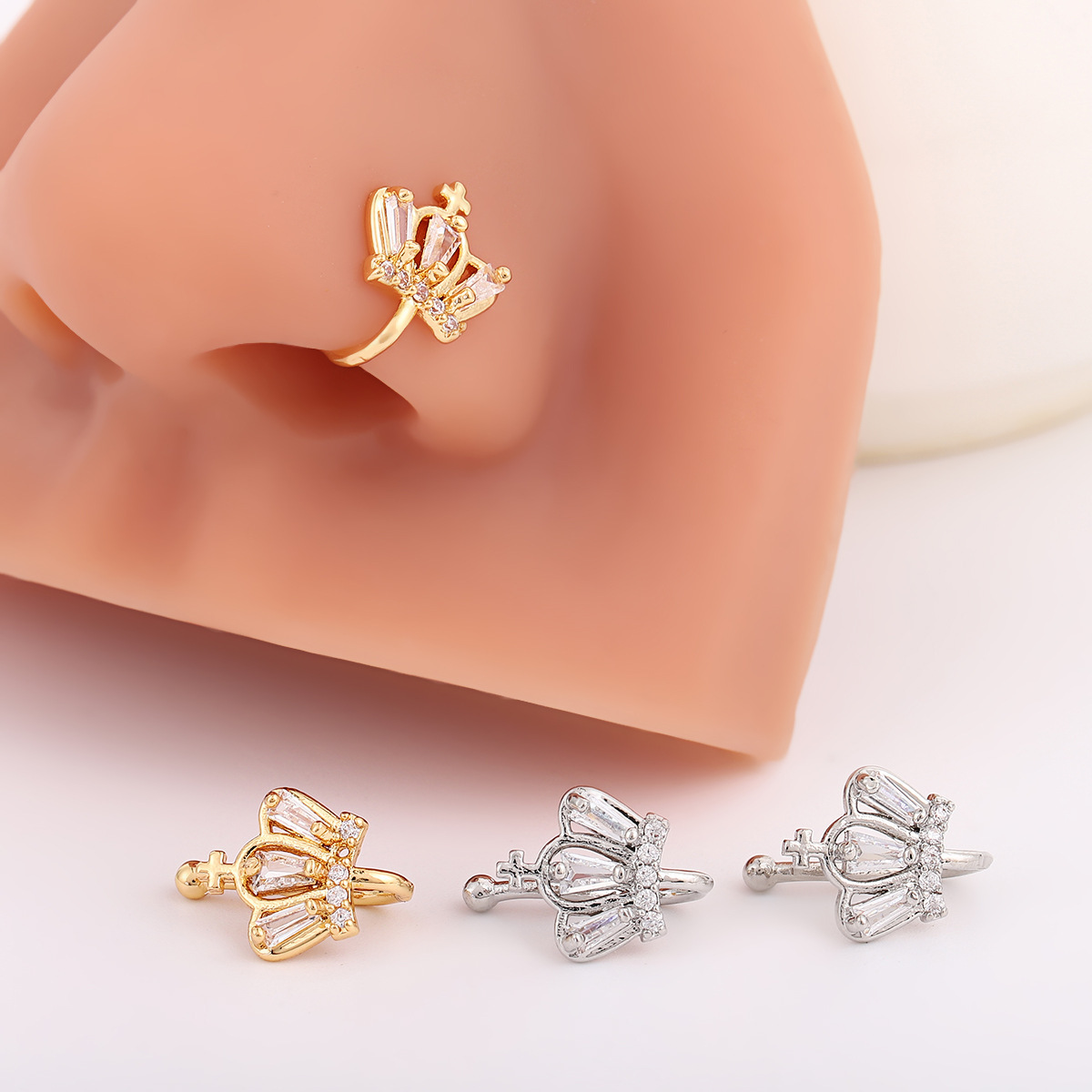 Sınır Ötesi Avrupa ve Amerika Tarzı Deliksiz U Şekilli Klipsli Moda Yaratıcı Zirkon Taşlı Haç Taç Küpe_voghion.com