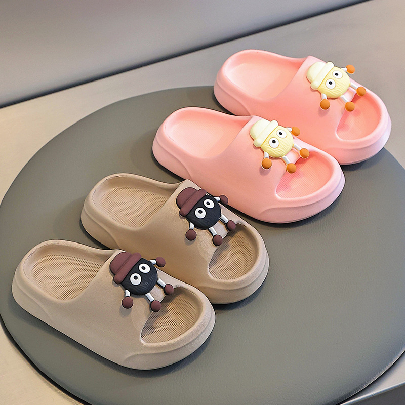 Zapatillas infantiles EVA sensación de mierda niños niñas dibujos animados de verano encantador fondo suave fondo grueso niños usar zapatillas frías