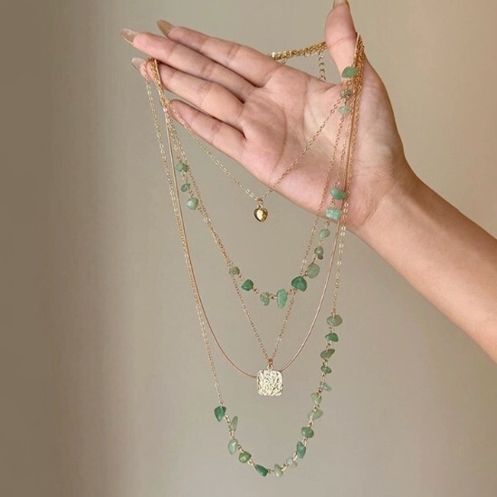 Multi-Layered Irregular Green Gravel Necklace, Niche Creative Sweet-Cool Style, Versatile Clavicle Chain