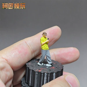 Раскрашенная смоляная мини-фигурка 1/64 для макета