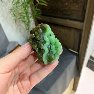 Jin Yu Tang Xinjiang Hetian jade apple green jasper eight directions to wealth hand piece green to drop color fresh and tender