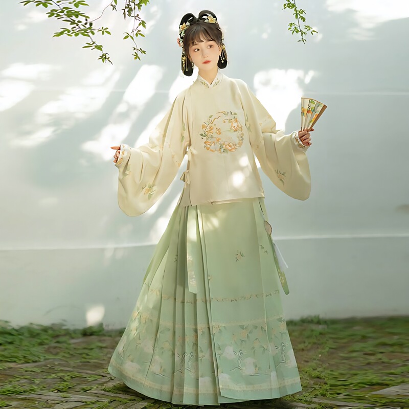 Rabbit Chick_Original Ming-Style Daily Hanfu for Women, Round-Neck Robe and Skirt with Pipa Sleeves, Adult Mamian Skirt Autumn and Winter Set Rabbit Chick_Original Ming-Style Daily Hanfu for Women, Round-Neck Robe and Skirt with Pipa Sleeves, Adult Mamian Skirt Autumn and Winter Set