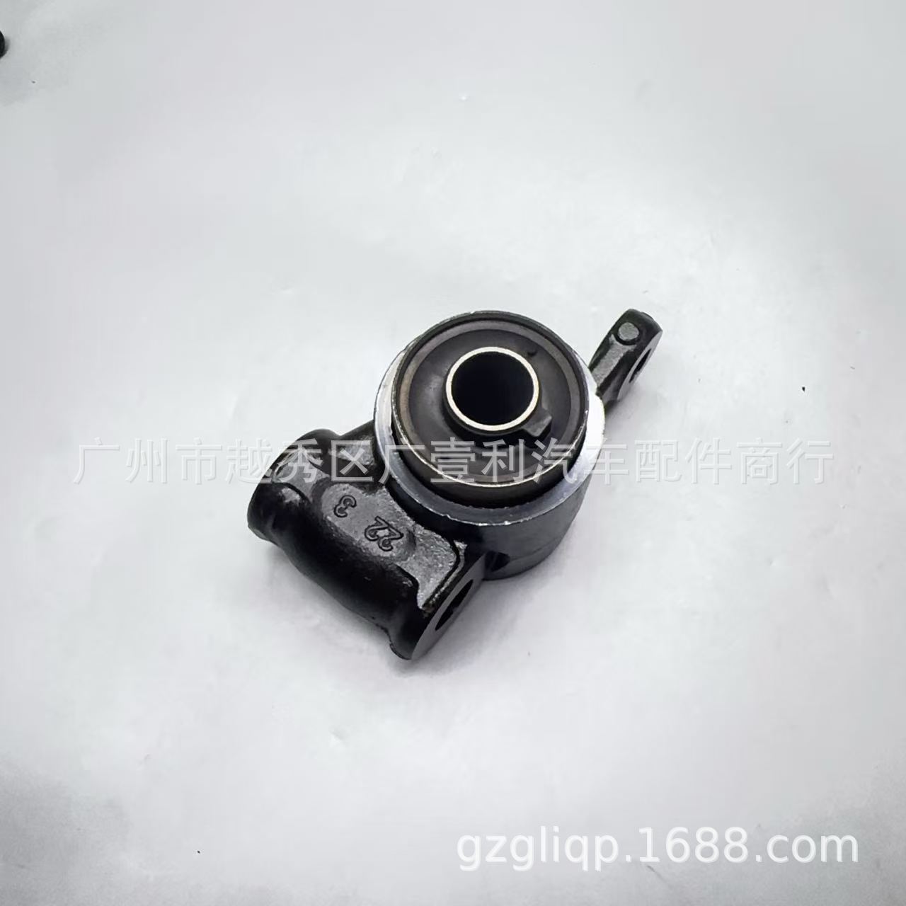 Suitable for Mazda CX-5 lower suspension rubber KD35-34-350C KD35-34-350D KD5334350E left