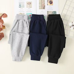 子供の黒いスポーツズボンの男女の子供の制服のズボンの秋冬の金とベルベットの学生は青灰色の縞の学校のズボンを隠します。