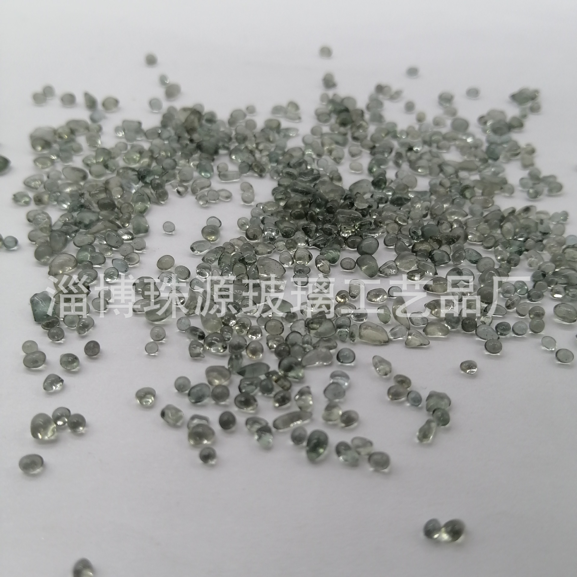 灰色原色玻璃珠 工厂玻璃烧制彩色玻璃颗粒鱼缸泳池造景装饰工程
