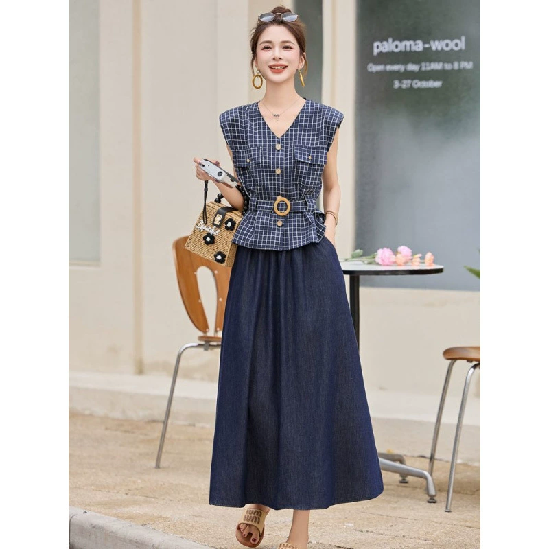 Летний костюм-двойка в клетку для женщин, новый стиль 2025 года, молодежный, без рукавов, с короткой юбкой