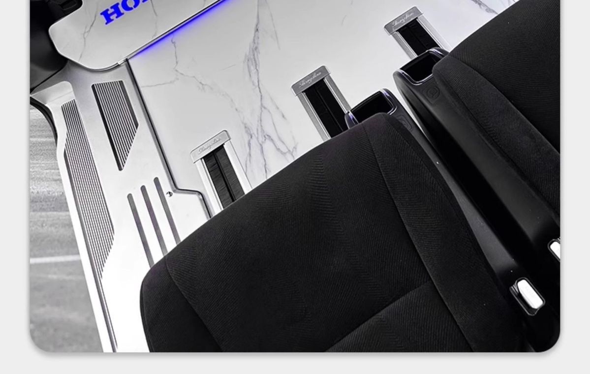 Honda Odyssey Aviation Aluminum Floor Mats Modified into a Full-Surround, Trackless Business Vehicle with Welcome Steps