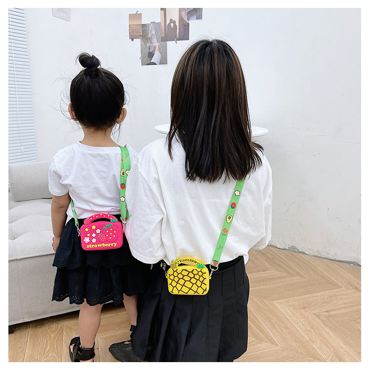 Cartoon Avocado Children's Silicone Coin Purse Messenger Bag Wholesale Nihaojewelry display picture 24