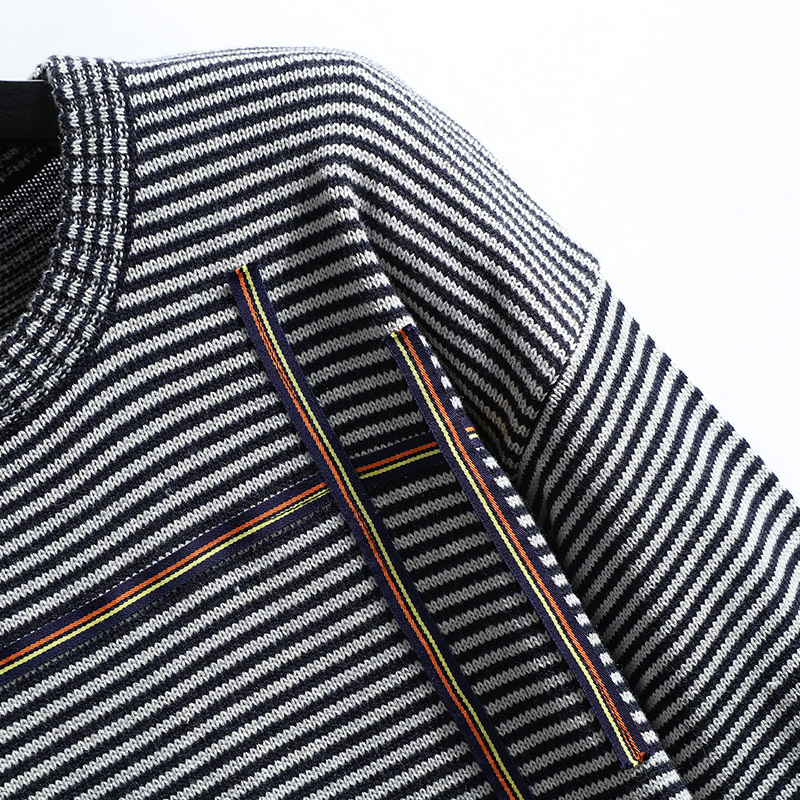 Maglione lavorato a maglia semplice e caldo, spesso e largo, con scollo rotondo, da uomo_voghion.com