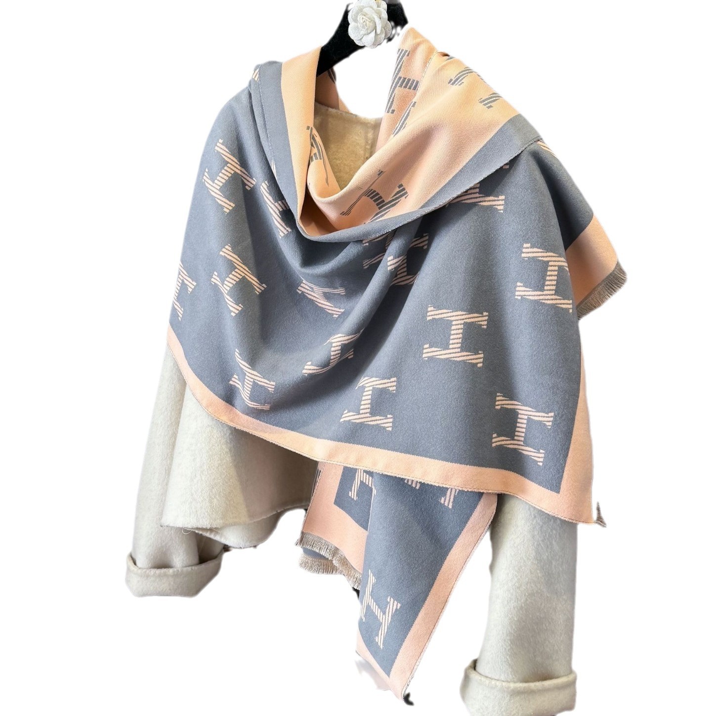 2024 nuevo otoño y invierno versátil imitación cachemir bufandas de doble cara letra H engrosado calentamiento antifrío calentamiento chal mujer
