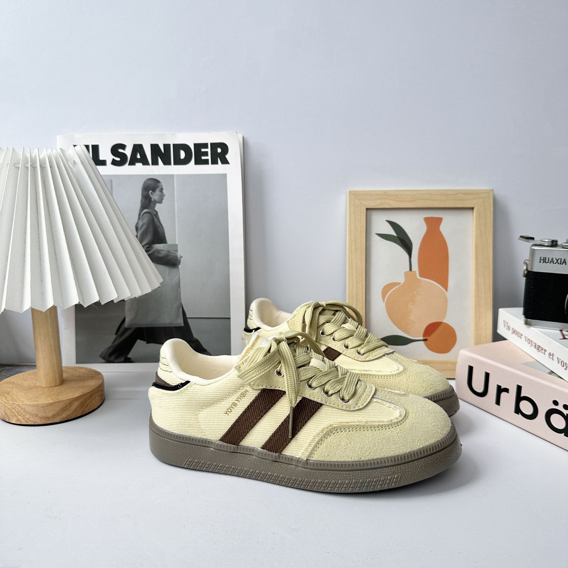 YUANBO Zapatos de skate casuales para mujeres 2025 nuevos zapatos blancos de suela gruesa coreana de nicho retrógrado zapatos de entrenamiento alemán