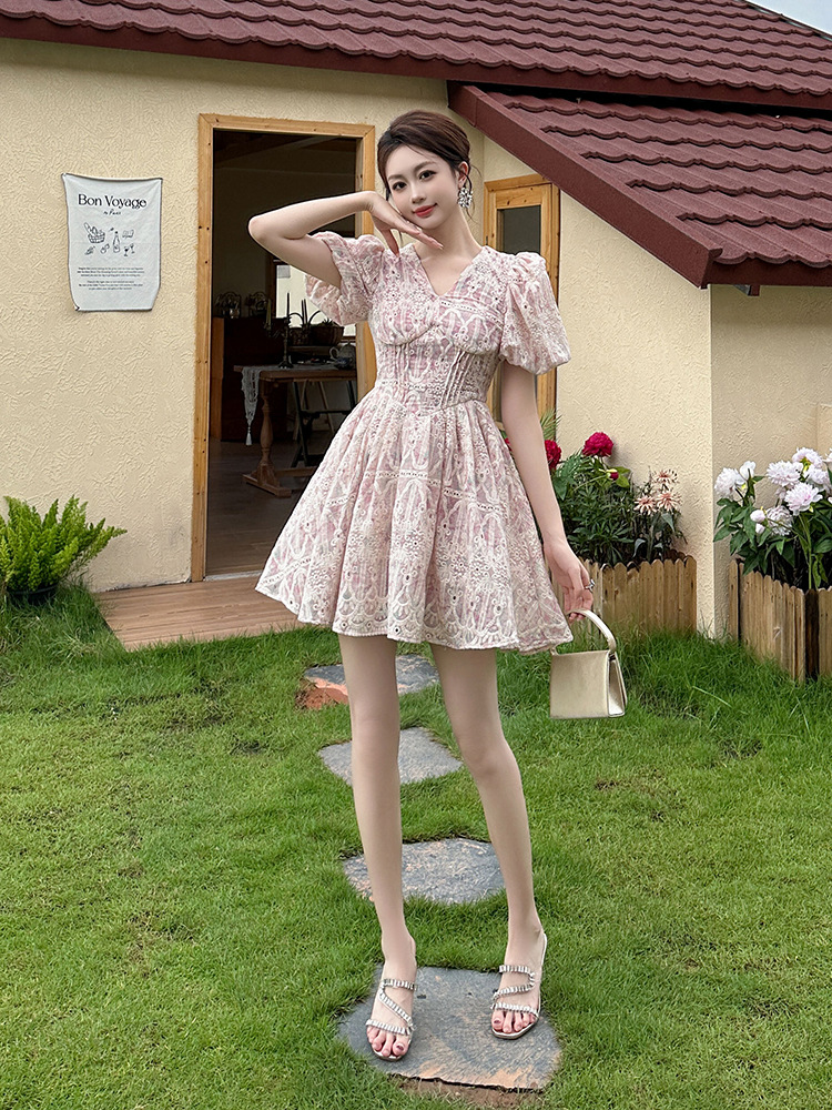 Đầm maxi nữ thắt eo cổ chữ V tay phồng họa tiết hoa nhí — Hồng tử