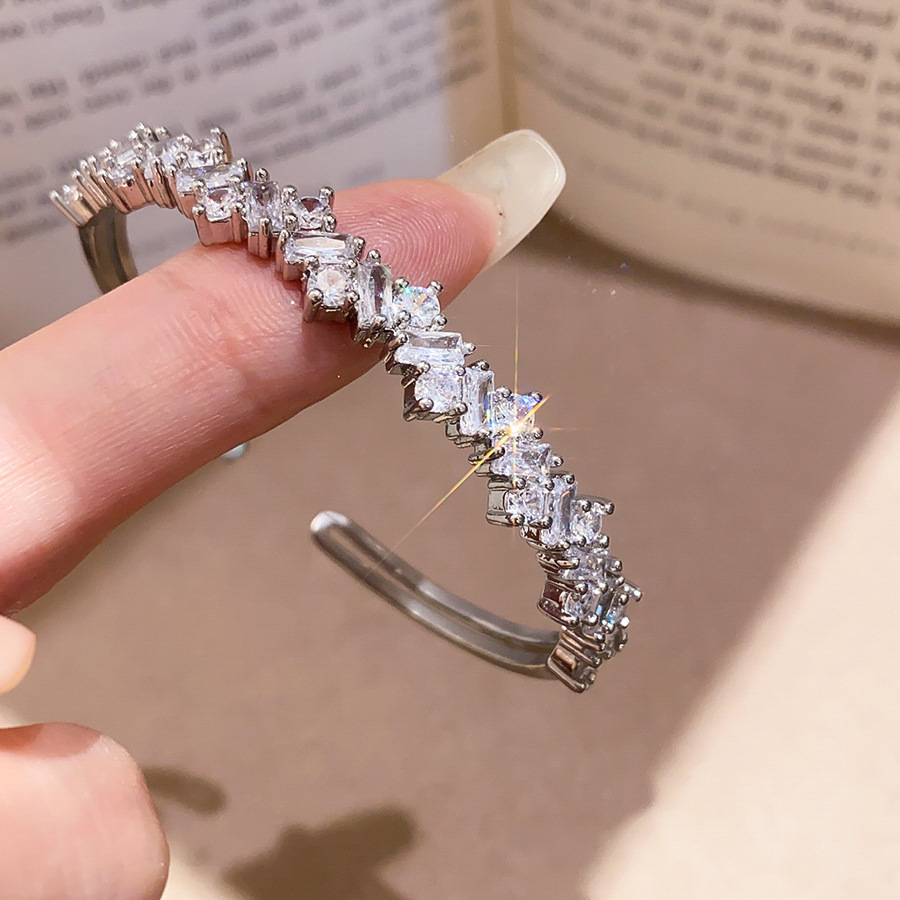 El temperamento francés arco de zircon pulsera de doble capa dulce ins pulsera de viento lujoso ligero de alto nivel sensación de joyas versátiles para mujeres