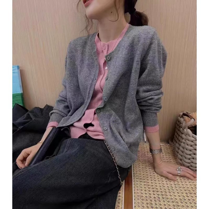 Light Luxury Color-Blocked Faux Two-Piece Wool Sweater Knit Cardigan for Women, Loose-Fitting Sweater Coat for Spring and Autumn, Color-Blocking Korean Style Outerwear Light Luxury Color-Blocked Faux Two-Piece Wool Sweater Knit Cardigan for Women, Loose-Fitting Sweater Coat for Spring and Autumn, Color-Blocking Korean Style Outerwear