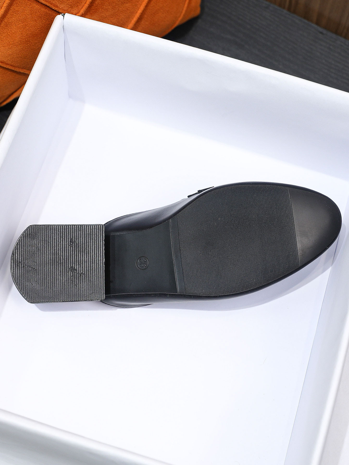 Spot One Pedal Baotou Einzelschuhe All Match Chunky Heel Lazy Soft Leather Half Slipper Frühling und Sommer New Bottom_voghion.com