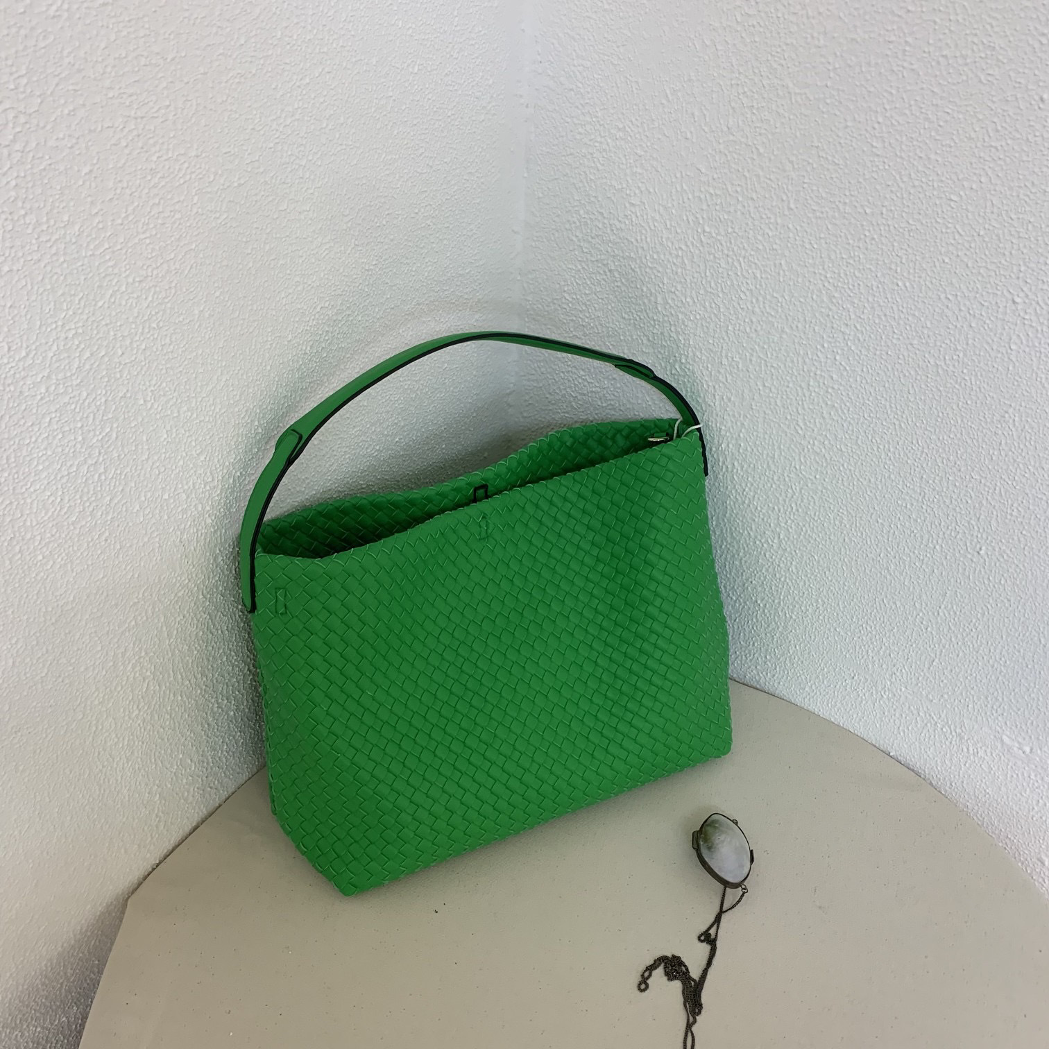 675g Weight Pu Leather Lining Material Weave Fashion Element Hook Loop Closure Type Double Shoulder Straps Strap Type Shoulder Bag Bags Type Daily, Street, Shopping Occasion Pu Leather Material Solid Color Pattern All Seasons Season Women's Gender Vintage Style, Streetwear Style Bucket Shape Large Size Women's Large Pu Leather Solid Color Vintage Style Streetwear Weave Bucket Hook Loop Shoulder Bag 8