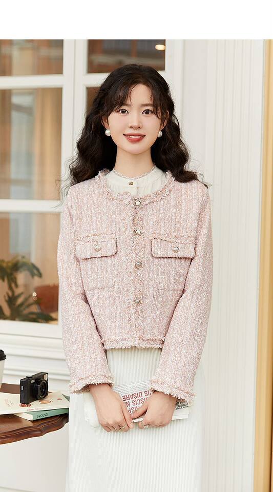 Áo khoác nữ ngắn dáng vải tweed viền tua rua, tay dài, form rộng — Hồng ngó sen chi tiết 18