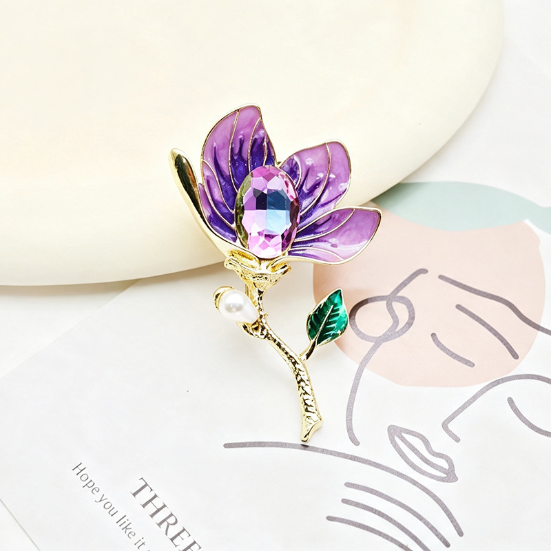 Creative and versatile new Chinese-style enamel brooch with crystal flower design, a fresh accessory for autumn and winter fashion