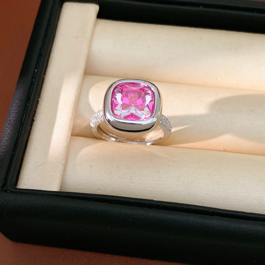 Anillo cuadrado geométrico de zircón pendientes ligero de lujo de alto nivel pendientes de estilo simple nicho de la personalidad conjunto de joyería al por mayor