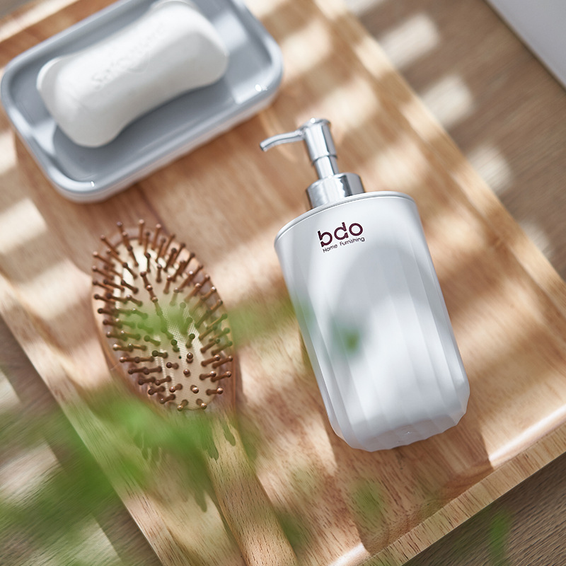 Simple wave pattern divided bottle bathroom hand soap divided bottle plastic pump bottle visible cream divided empty bottle