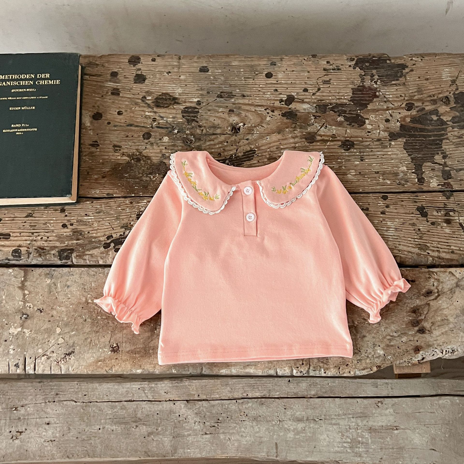 INS camisa de fondo de las niñas de bebé de estilo coreano primavera y otoño simple bebé bordado de los niños solapa superior de algodón de manga larga Camiseta moda