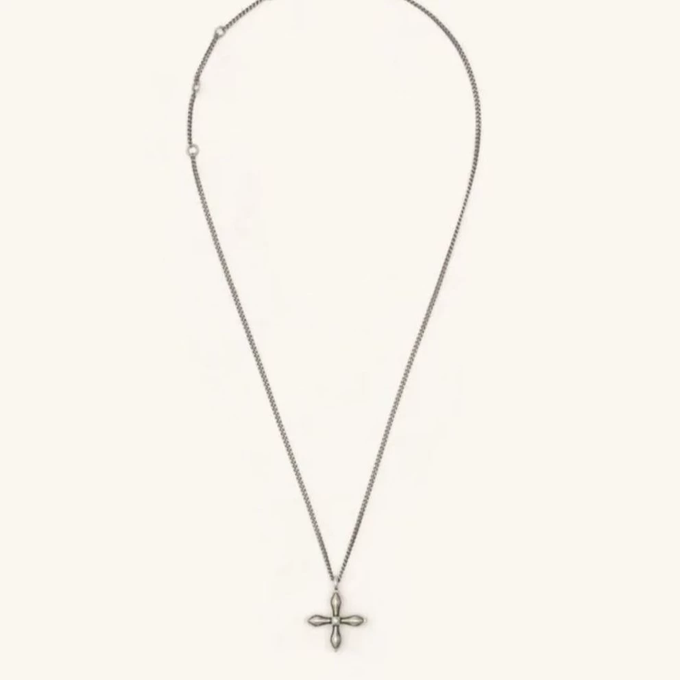 То же крест на подвеске Cross цепь как крест, поддерживающие фанаты чтобы чествовать периферийные аксессуары
