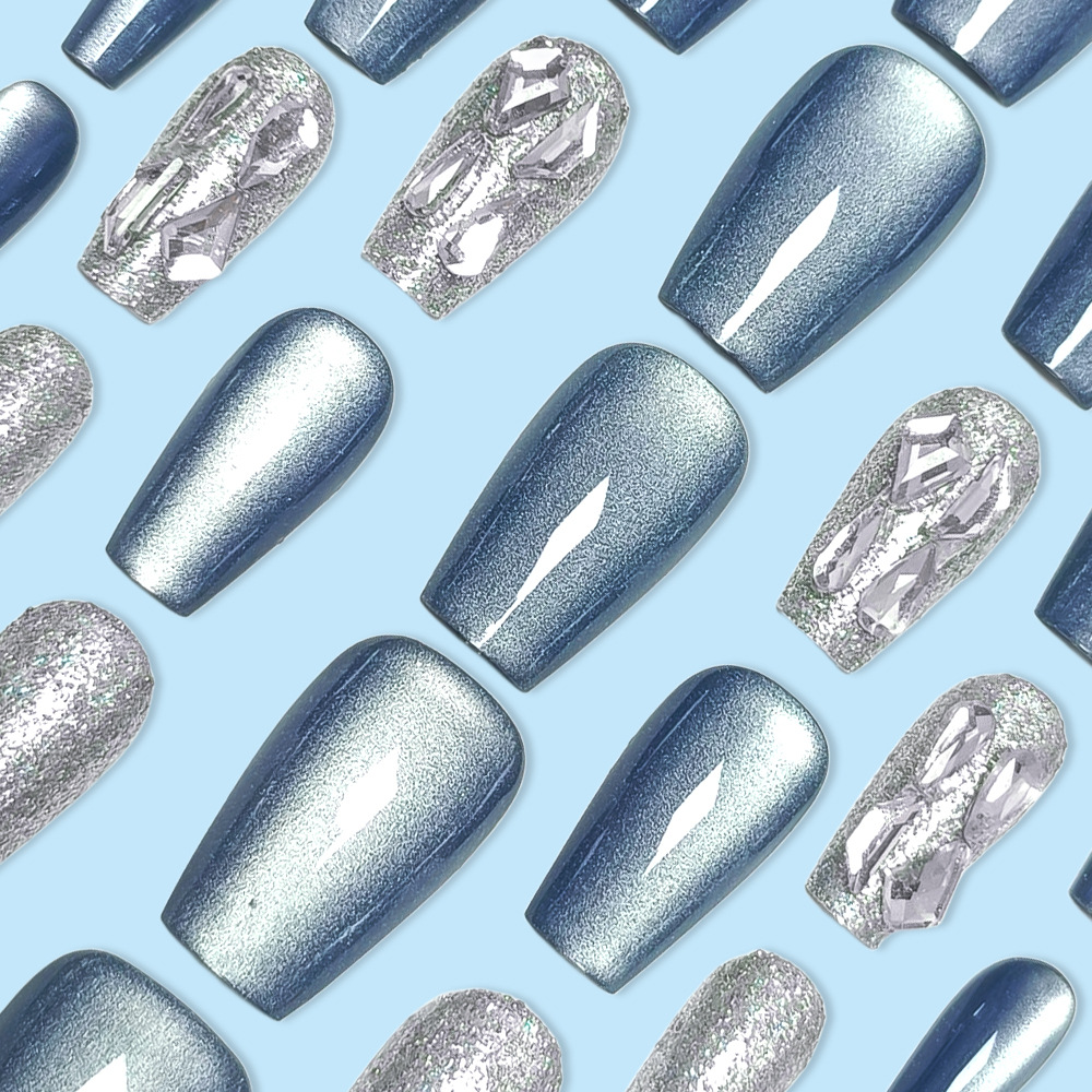 Ojos de gato con diamantes trapezoides para usar uñas cortas, plata y azul, 24 piezas de estilo de moda, parches de uñas falsas terminados