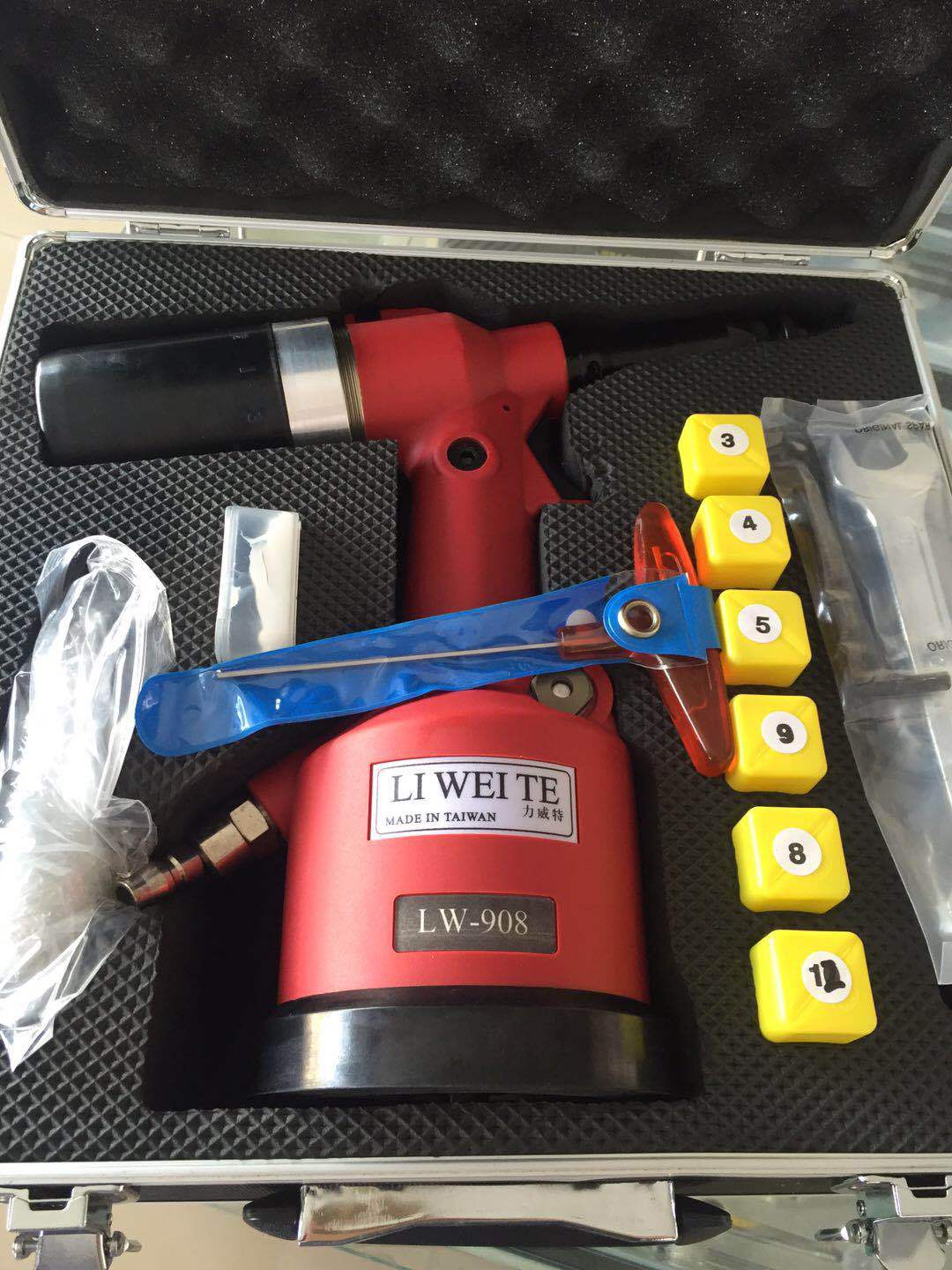 厂家直销全自动铆螺母枪、气动拉帽枪 LW-908