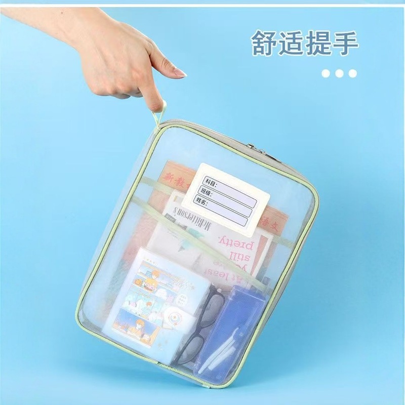 学生たちは、科目バッグ、透明ファイル収納メッシュ、持ち運び可能な科目分類試験バッグ、試験用紙収納バッグを使用しています。|undefined