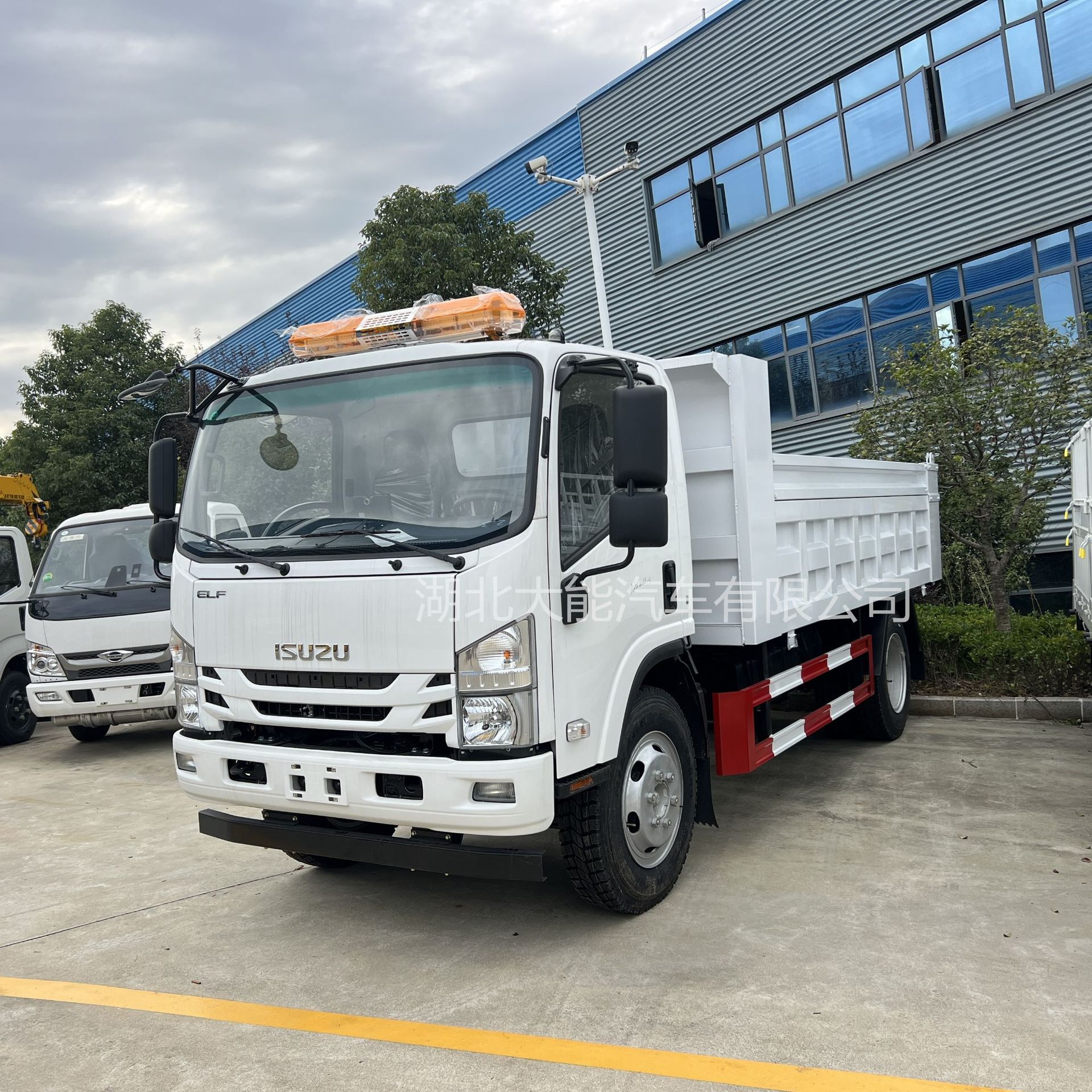 ISUZU 五十铃小型自卸车载重5吨全新原厂6立方翻斗渣土车 跨境出