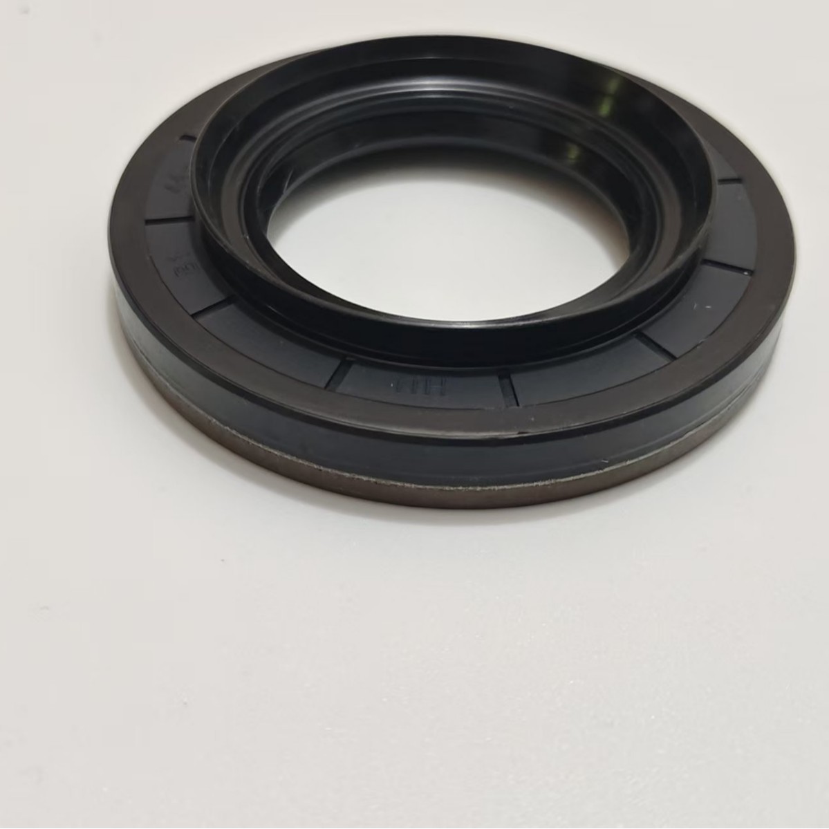 33107505603 Is Suitable for Bmw 1/3/5 Series E46 F21 E90 Oil Seal (Differential) Rear