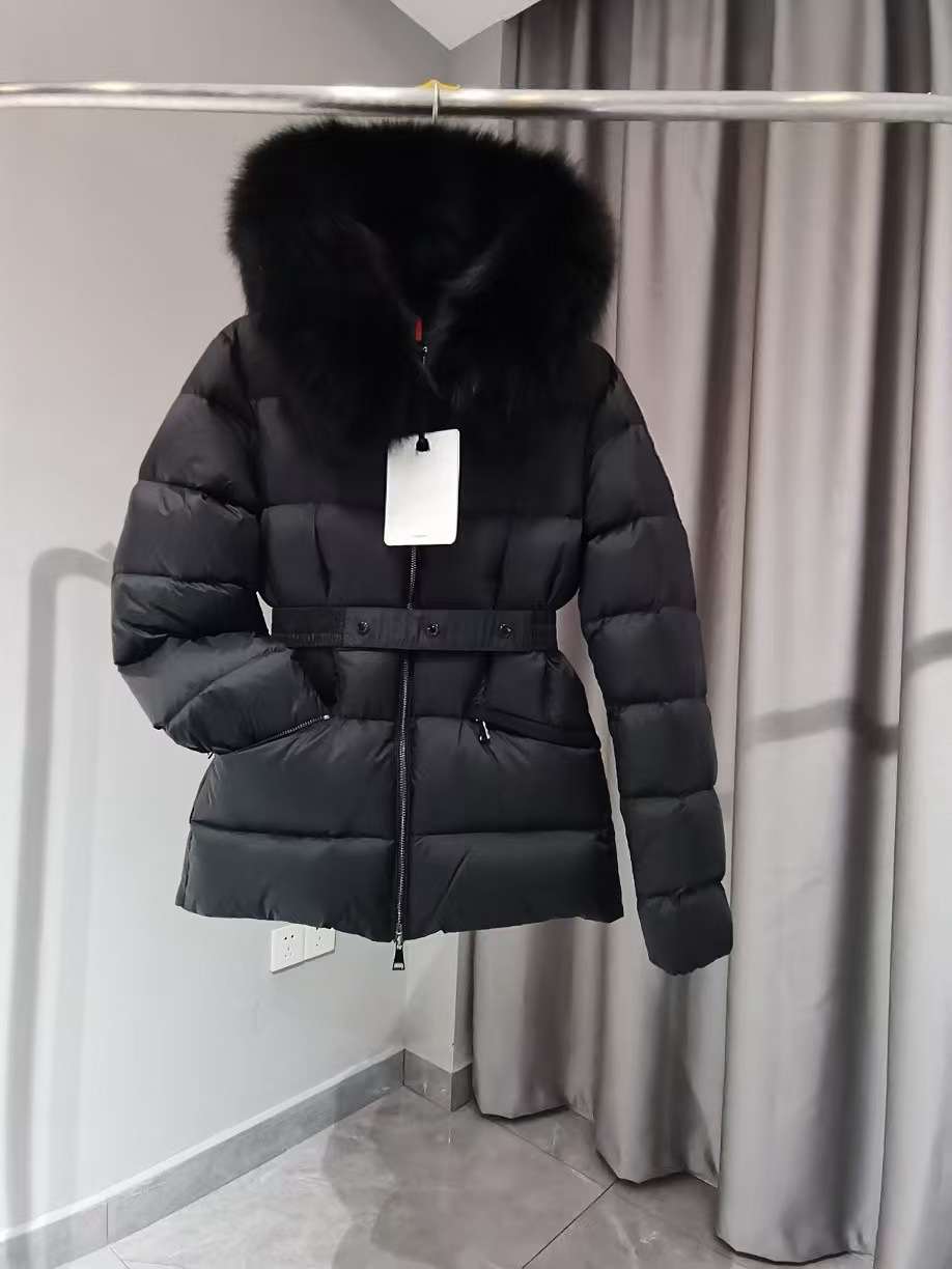 검은색 짧은 검은색 모피