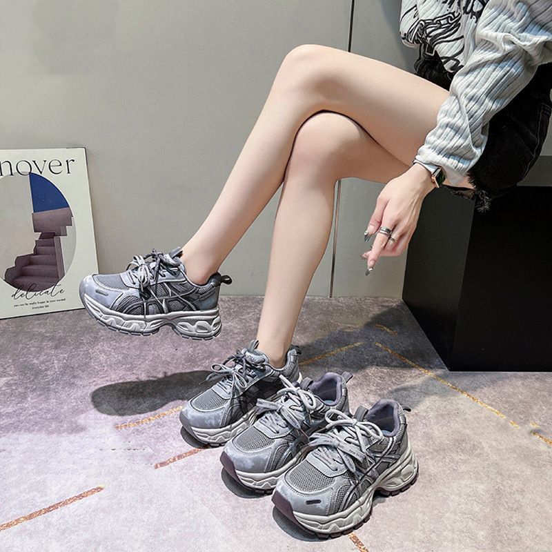 2026 nuevos pantalones deportivos de primavera y otoño, zapatos elevados de suela gruesa, moda versátil, explosión, zapatos de papá de gran aspecto