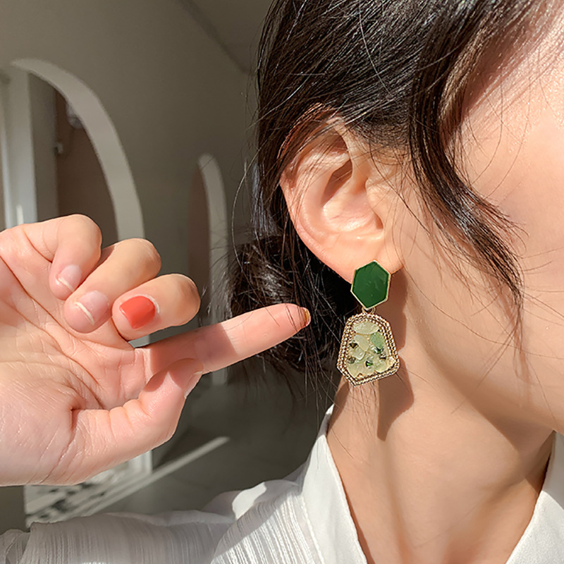 Wholesale Retro Inlaid Gravel Geometric Earrings Nihaojewelry display picture 6