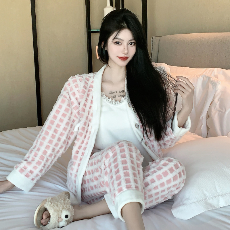 Luz de lujo estilo francés sexy Honda pijamas de manga larga de tres piezas pijamas de felpa de las mujeres Otoño e Invierno de alto grado puro deseo traje