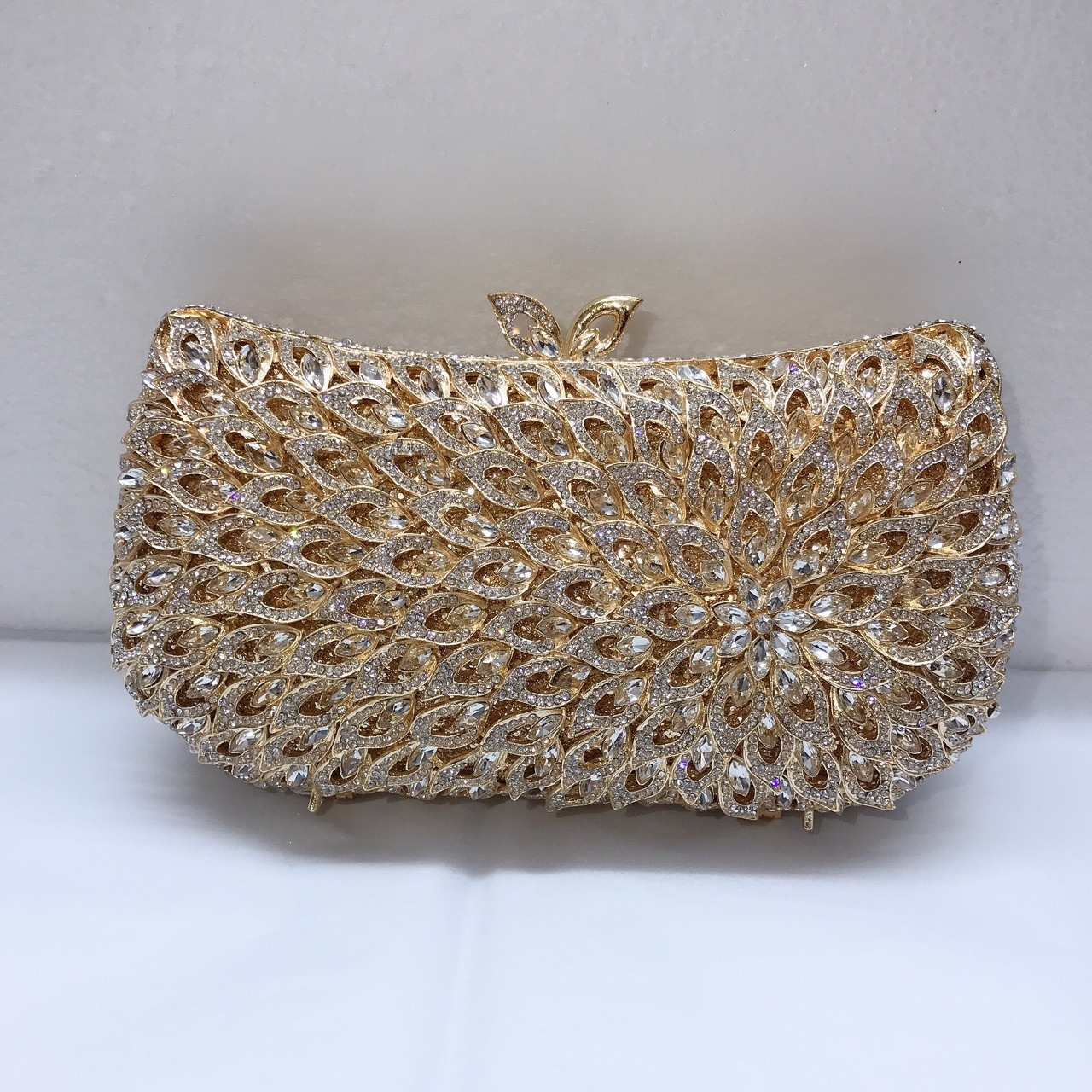 * Fuente transfronteriza bolsas de cena de diamantes de metal con diamantes de aire bolsas de mano de vestido de reunión anual bolsas de noche bolsas de mujer oro