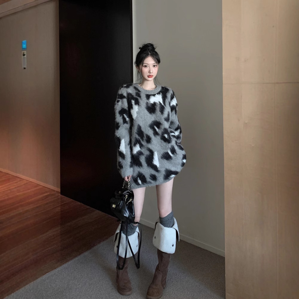 레트로 게으른 레오파드 무늬 풀오버 스웨터 여성용 느슨한 하복이 누락 된 중장 가을과 겨울 새 두꺼운 스웨터