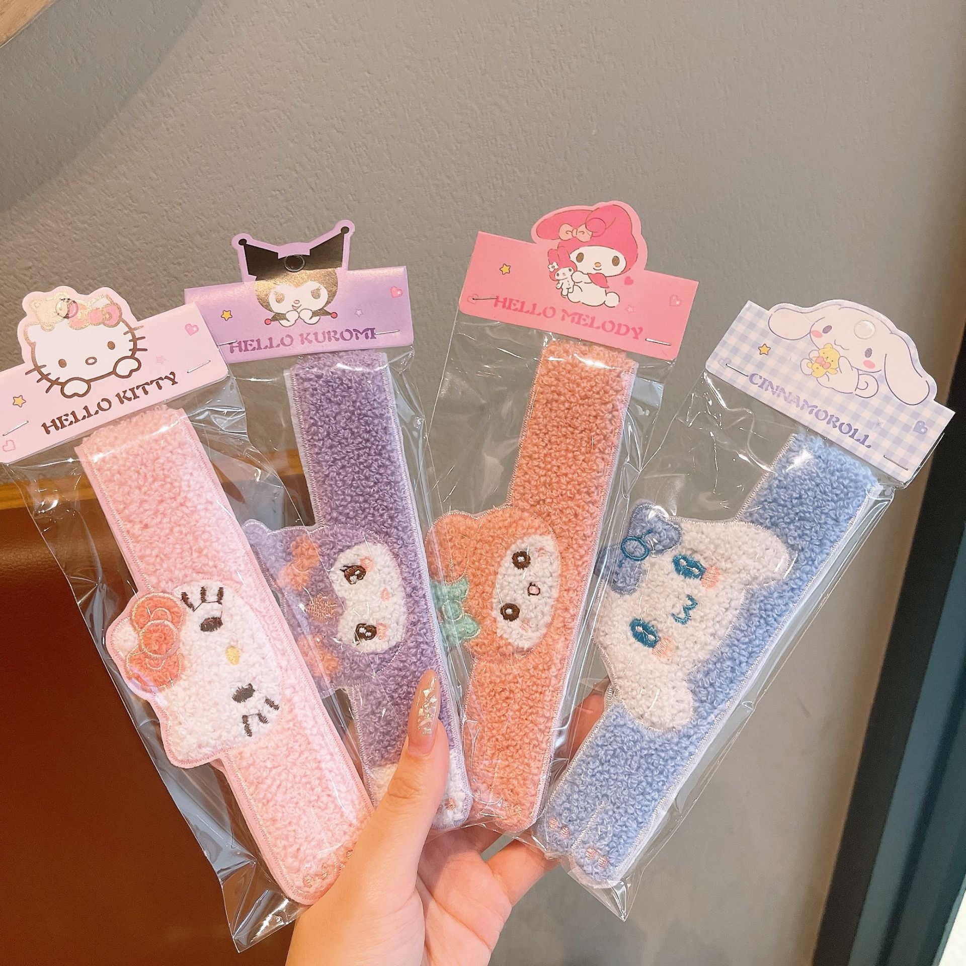 Plush bear adjustable Velcro headband for washing face, facial mask, skin care, and preventing hair breakage, cartoon Velcro