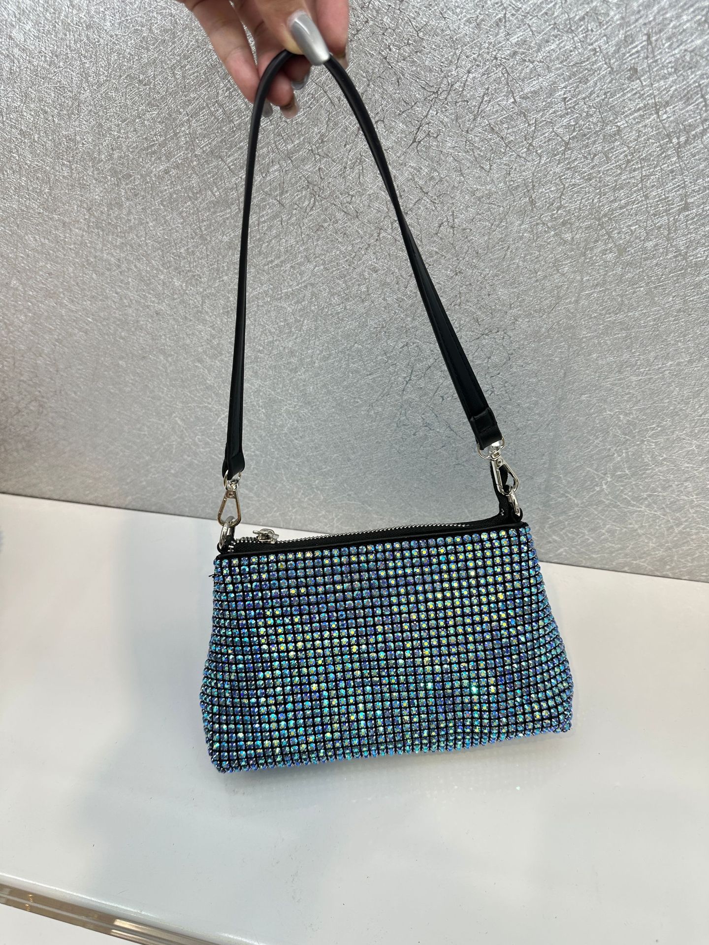 大王水ドリルのカバンの女性2024の新型の晩餐のカバンのフルドリルの手はわきの下のカバンを持ってダイヤモンドの高級感を入れます。