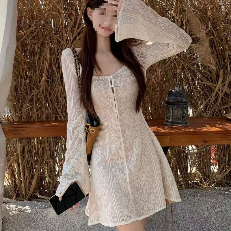 Lace Embroidered U-Neck Trumpet Long-Sleeved Dress for Women in Autum Slim Waist Buckle Gentle Style A-Line Skirt