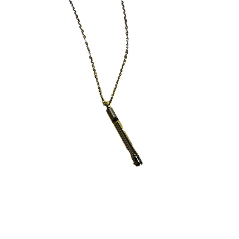 Europea y americana calle moda joyería de acero inoxidable pequeño pez trébol de cuatro hojas fortuna árbol pequeña flauta hombres y mujeres estilo collar