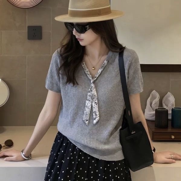 Áo thun nữ cổ V tay ngắn phối khăn lụa ren, chất liệu băng lụa mỏng mát mùa hè — màu đen, màu sắc, màu xám chi tiết 7