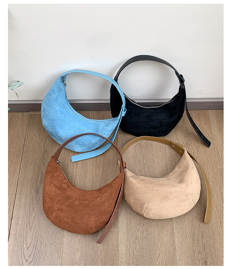 Suede autumn edition women, Japanese Korean niche hand-held dumpling bag, plush fashionable and simple new shoulder bag_voghion.com