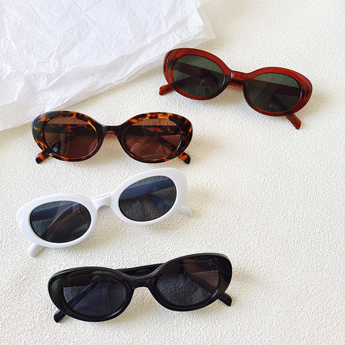 Euro-American UV-protective sun glasses with leopard print frame, cat-eye oval shape, high-end, wood material, for women.